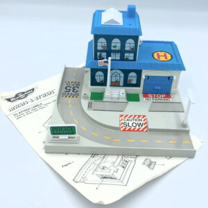 Hiways & Byways Police Corner - Micro Machines Playset City / Galoob Toys