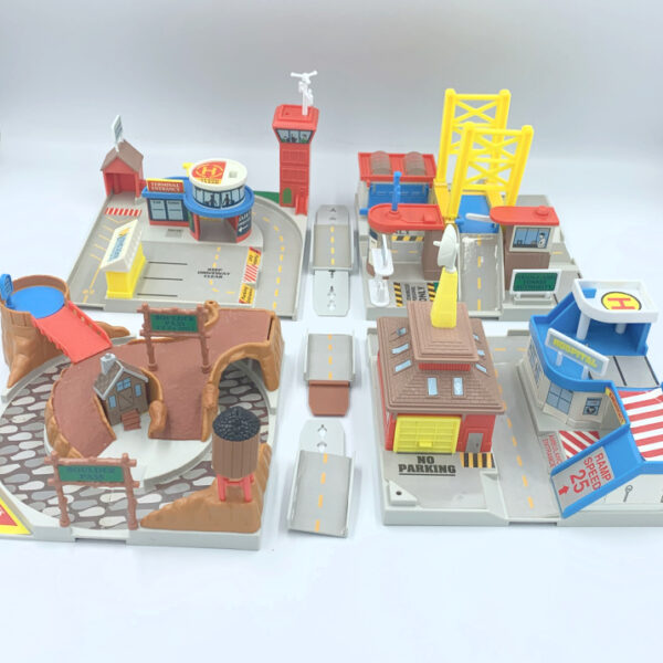 Hiways & Byways Ultra Set - Micro Machines Playset City / Galoob Toys